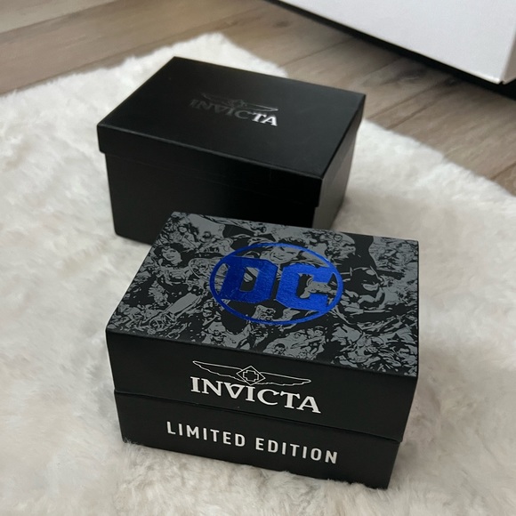NWT Invicta DC Comics Batman Limited Edition Chronograph Watch 29061 Rare - Picture 3 of 4